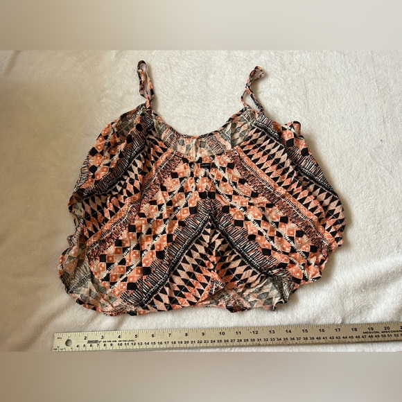 ⭐️💥❤️HOST PICK❤️💥⭐️ Like New Volcom Crop Tank Top - Picture 2 of 4